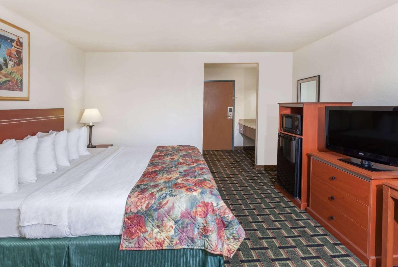 Baymont By Wyndham Decatur Hotel Luaran gambar