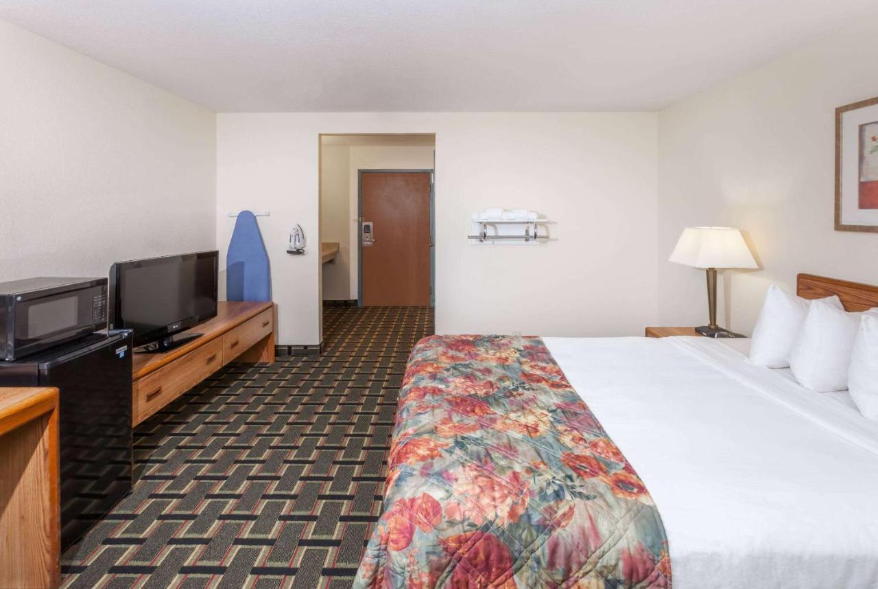 Baymont By Wyndham Decatur Hotel Luaran gambar